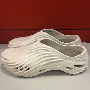 CROCS echo watercolor marbled wave Clog in White M10/W12